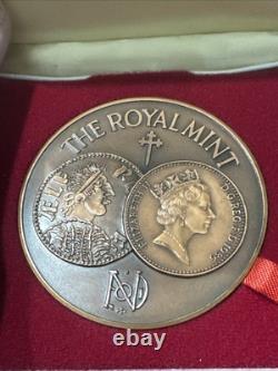 1100 Years In Minting Royal Mint 1986 Bronze Medal (24915)