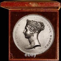 1837 Royal Visit to City of London 61mm white metal medal in box E1303 BHM 1772