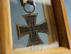 1914 EK2 Imperial German period framed WWI iron cross 2nd class award medal pin