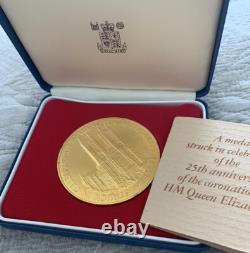 1977 Elizabeth II Large Jubilee Royal mint gold on Silver Medal 88 Grams. 925