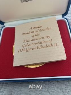 1977 Elizabeth II Large Jubilee Royal mint gold on Silver Medal 88 Grams. 925