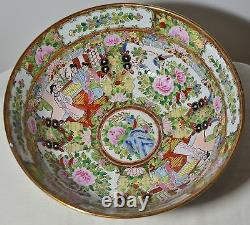 Antique Imperial Figures Painted Chinese Famille Rose Medallion Porcelain Bowl