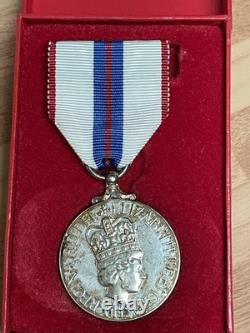 Genuine Boxed Royal QE2 Queen Elizabeth ERII 1977 Silver Jubilee Medal