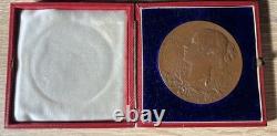 Great Britain Bronze Medal Diamond Jubilee Victoria 1897 origi box 56mm 71.6g
