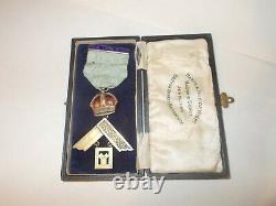 Hants & Isle of Wight Masonic Depot Jewelers 1922-23 Royal Crown Medal Pinback
