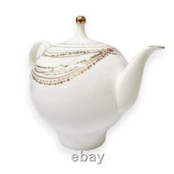 Lomonosov Imperial Porcelain Teapot, Apple Golden Medallion, 22 oz/660 ml, 3
