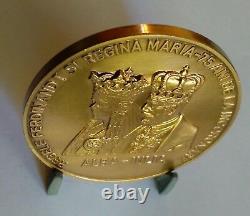 Medal with King Ferdinand & Queen Mary of Romania & gorgeous Royal house