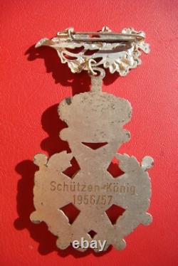 RARE GERMAN Royal Order KING OF THE SHOOTING ARMS AWARD MEDAL BADGE 1956/1957