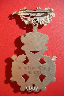 RARE GERMAN Royal Order KING OF THE SHOOTING ARMS AWARD MEDAL BADGE 1956/1957