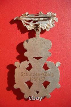 RARE GERMAN Royal Order KING OF THE SHOOTING ARMS AWARD MEDAL BADGE 1956/1957