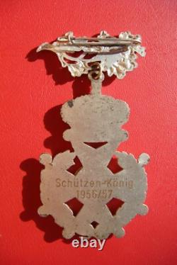 RARE GERMAN Royal Order KING OF THE SHOOTING ARMS AWARD MEDAL BADGE 1956/1957
