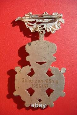 RARE GERMAN Royal Order KING OF THE SHOOTING ARMS AWARD MEDAL BADGE 1956/1957