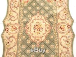 ROYAL PALACE MEDALLION-SHAPED WOOL AREA RUG IN SAGE & LINEN 57 x 93 or 5'x8