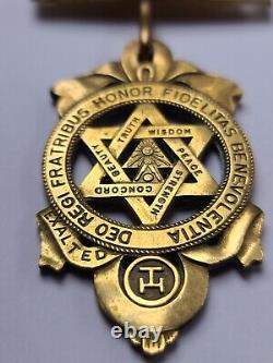 Royal Albert Montreal Chapter RAM No 8 GRQ Masonic Breast Jewel / Medal