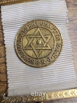 Royal Albert Montreal Chapter RAM No 8 GRQ Masonic Breast Jewel / Medal