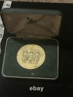 Royal Palace & Tower of London Yeomen Guards UK 51mm Bronze Medal With Case