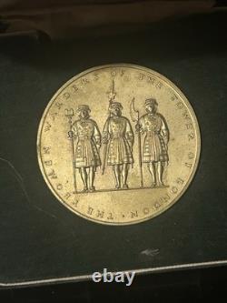 Royal Palace & Tower of London Yeomen Guards UK 51mm Bronze Medal With Case