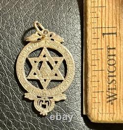Small 10k Masonic Royal Arch Freemason Medallion Fratribus Honor Fidelitas 1.7g