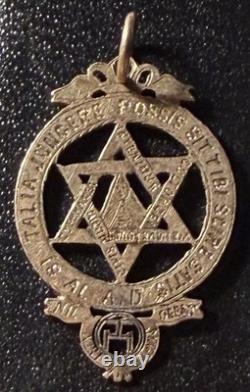 Small 10k Masonic Royal Arch Freemason Medallion Fratribus Honor Fidelitas 1.7g
