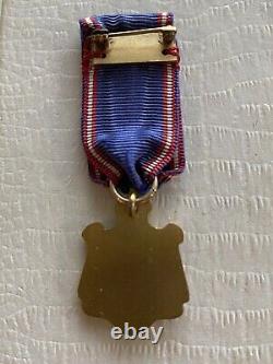 Sovereign Colonial Society Americans Of Royal Decent Vintage Medal/pin Ribbon
